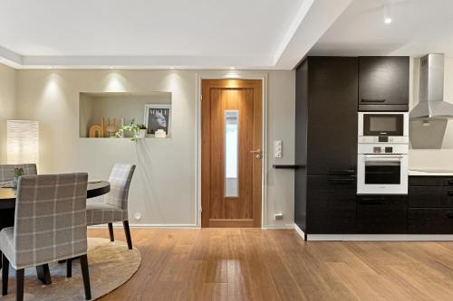 Cozy elegant 2bedroom apt w parking and nice view — 4-Star Luxury Hotel in Tromso, Norway