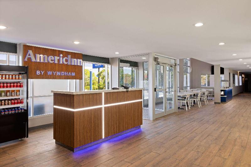 The Inn & Suites Omaha Near Zoo - photo 11