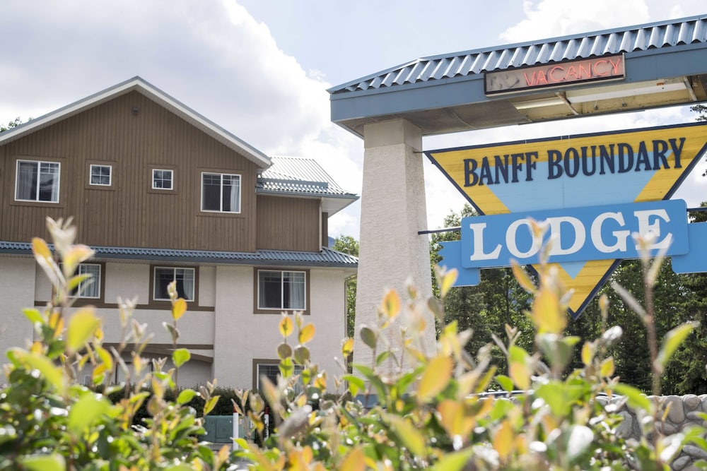 Banff Boundary Lodge