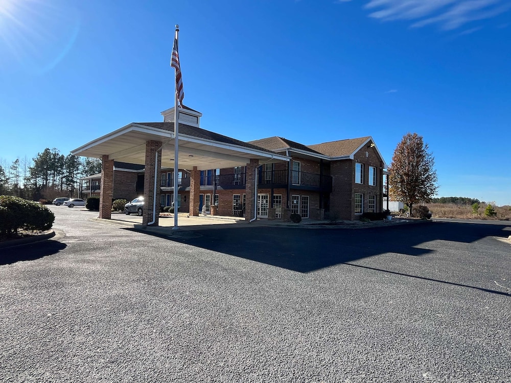 Motel 6 Bracey VA I 85 - featured photo