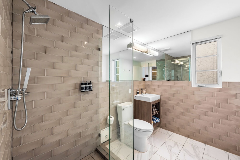 Luxuri Suites - photo 105