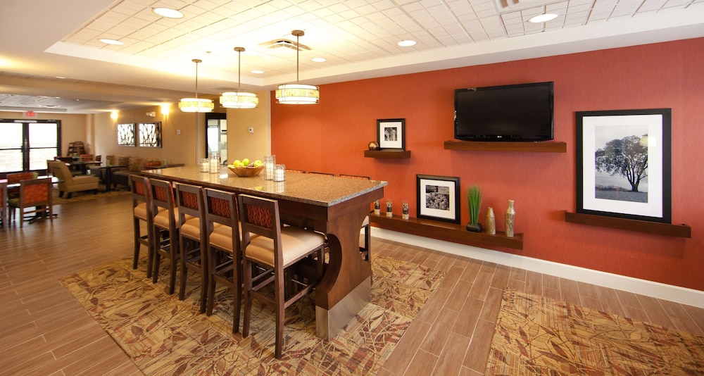 Hampton Inn Columbus North - photo 47