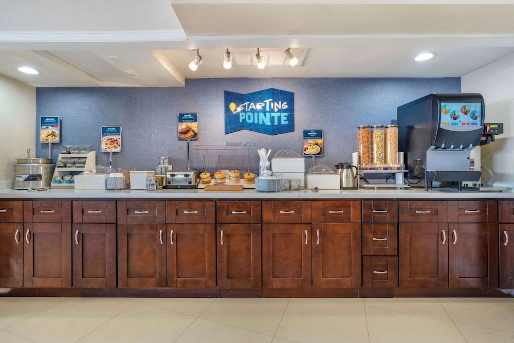 Clarion Pointe Fresno Near Yosemite - photo 32