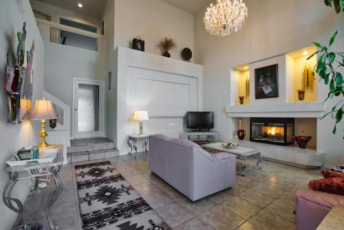 Home Suite In Perfect Location