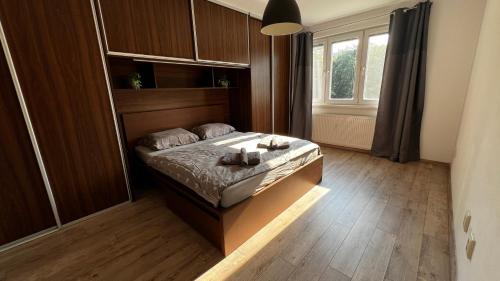 Industrial Apartment I 24hr Self Check in I Free Parking & Coffee — 4-Star Luxury Hotel in Banska Bystrica, Slovakia