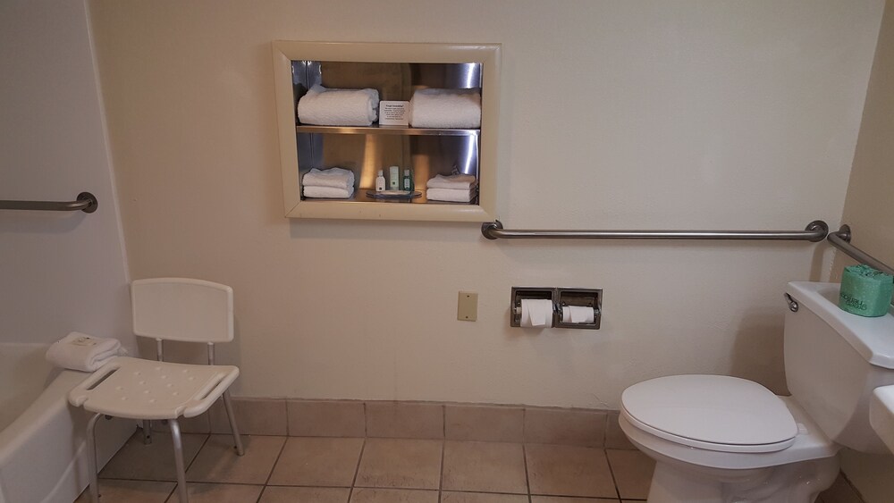 Quality Inn & Suites Hotel West Chester - photo 25