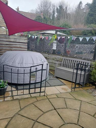 Larch Cottage Ruston with hot tub dogs go free