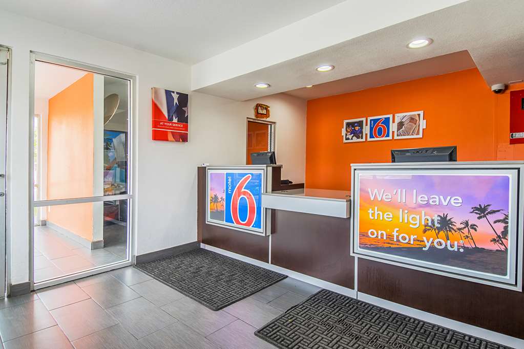 Motel 6 Bakersfield CA Airport - photo 27