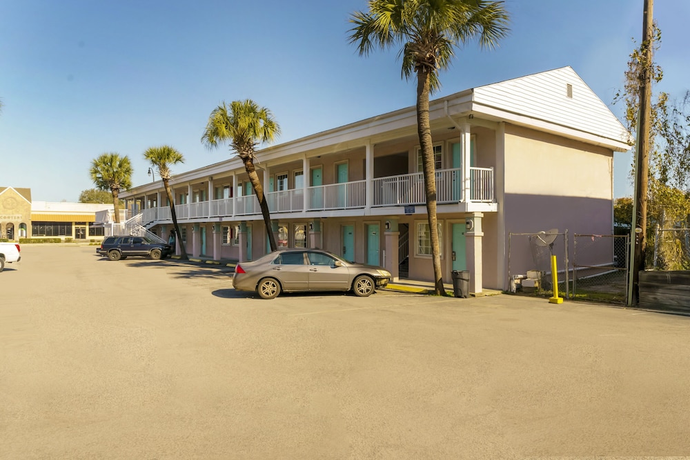 OYO Hotel Myrtle Beach Kings Hwy - photo 22