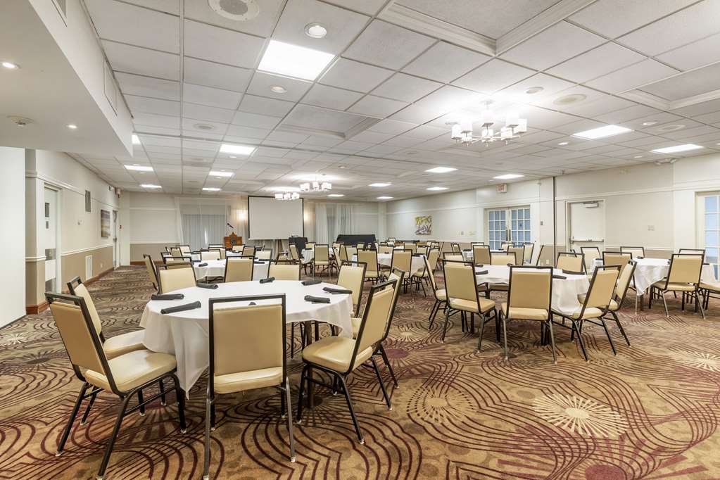 Best Western Plus Steeplegate Inn - photo 39