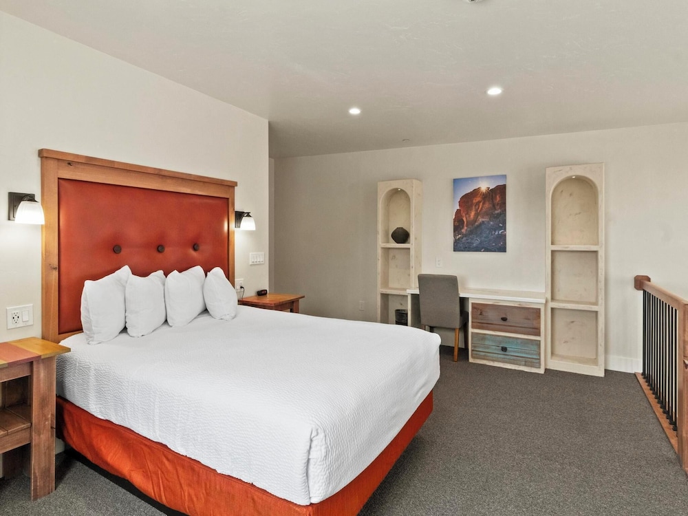 Bluff Dwellings Resort - photo 19