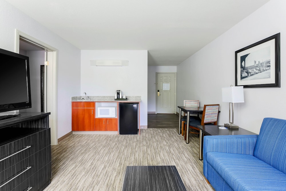 Holiday Inn Express Lancaster by IHG - photo 11
