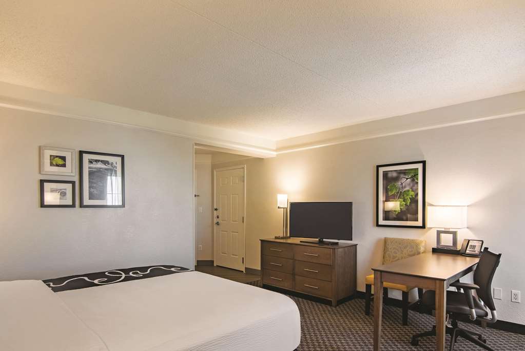 La Quinta Inn & Suites by Wyndham Oklahoma City Norman - photo 29