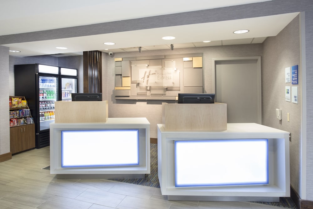 Holiday Inn Express Kansas City at the Legends by IHG - photo 38