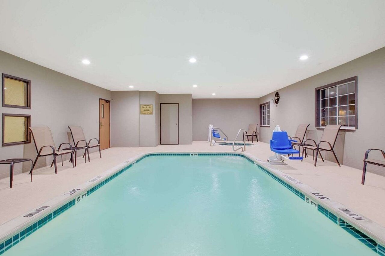 Days Inn by Wyndham Mesquite Rodeo TX - photo 3