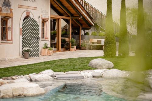 Naturoase Stegerhof Apt Sonnenblume — 4-Star Luxury Hotel in Trodena, Italy