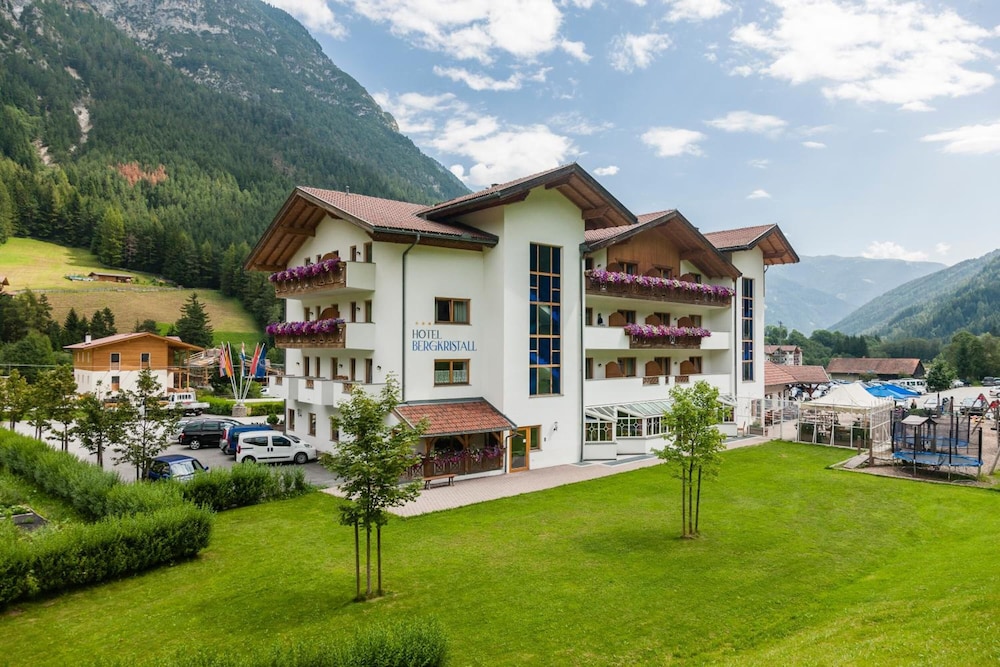 Hotel Bergkristall — hotel in Colle Isarco