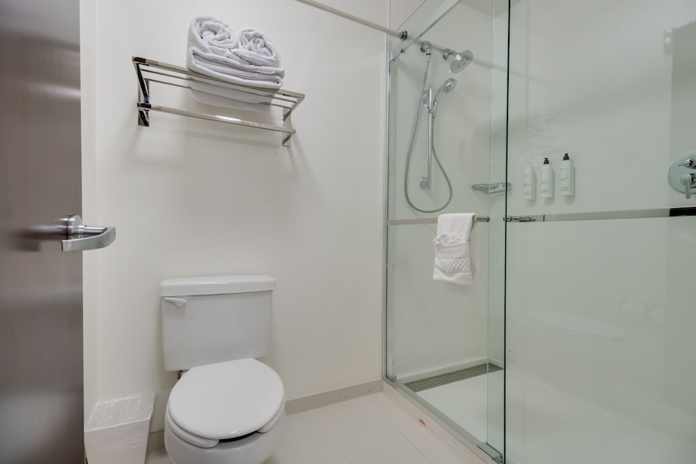 SpringHill Suites by Marriott Dallas NW Hwy I35E - photo 26