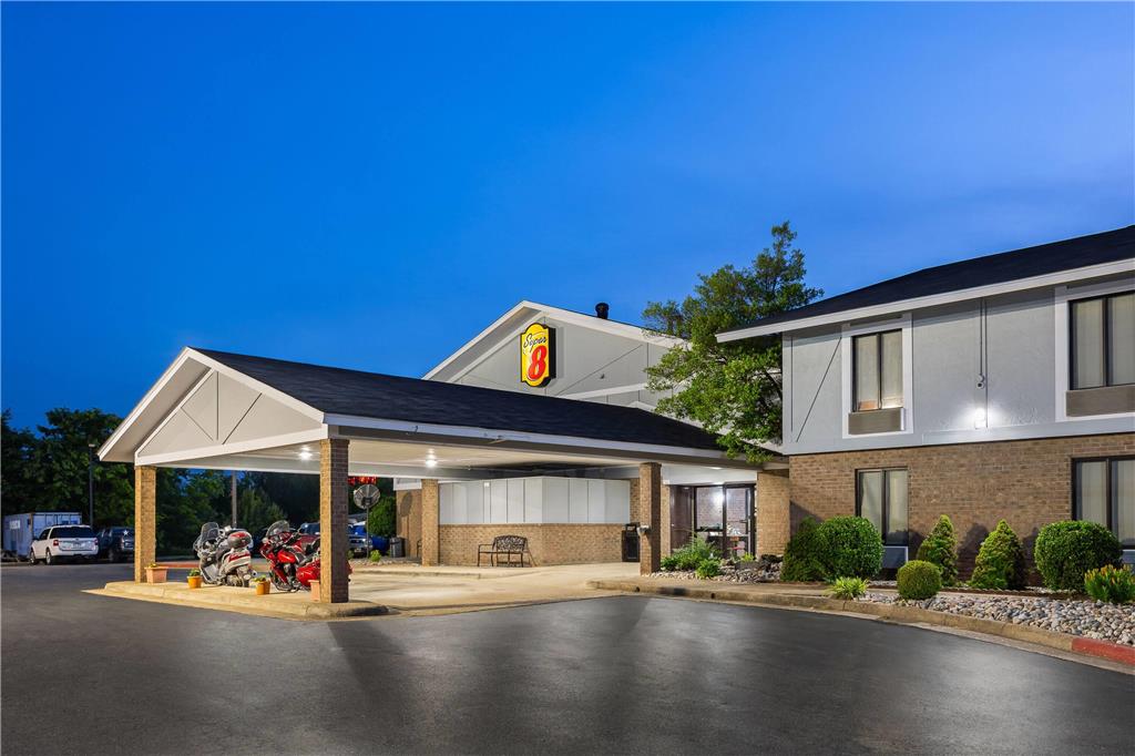 Super 8 by Wyndham Harrison AR - photo 4