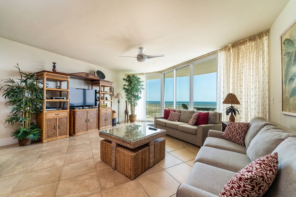 Two Bedroom Overlooking Pools and Perdido Bay Unit Crc0108 — 4-Star Luxury Hotel in Orange Beach, United States