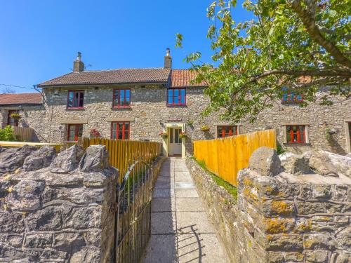Spacious Rustic Cottage Dog Friendly w log burner — 4-Star Luxury Hotel in Weston-Super-Mare, United Kingdom