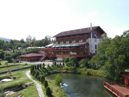 Complex Pastravaria Albota - last minute hotel in Arpasu De Sus