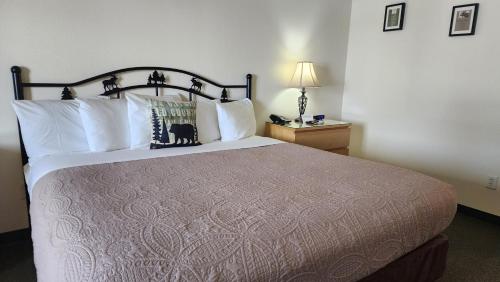 Antlers Inn - photo 4
