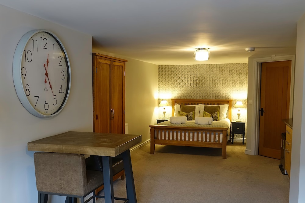 Home Farm & Lodge — 4-Star Luxury Hotel in Doncaster, United Kingdom