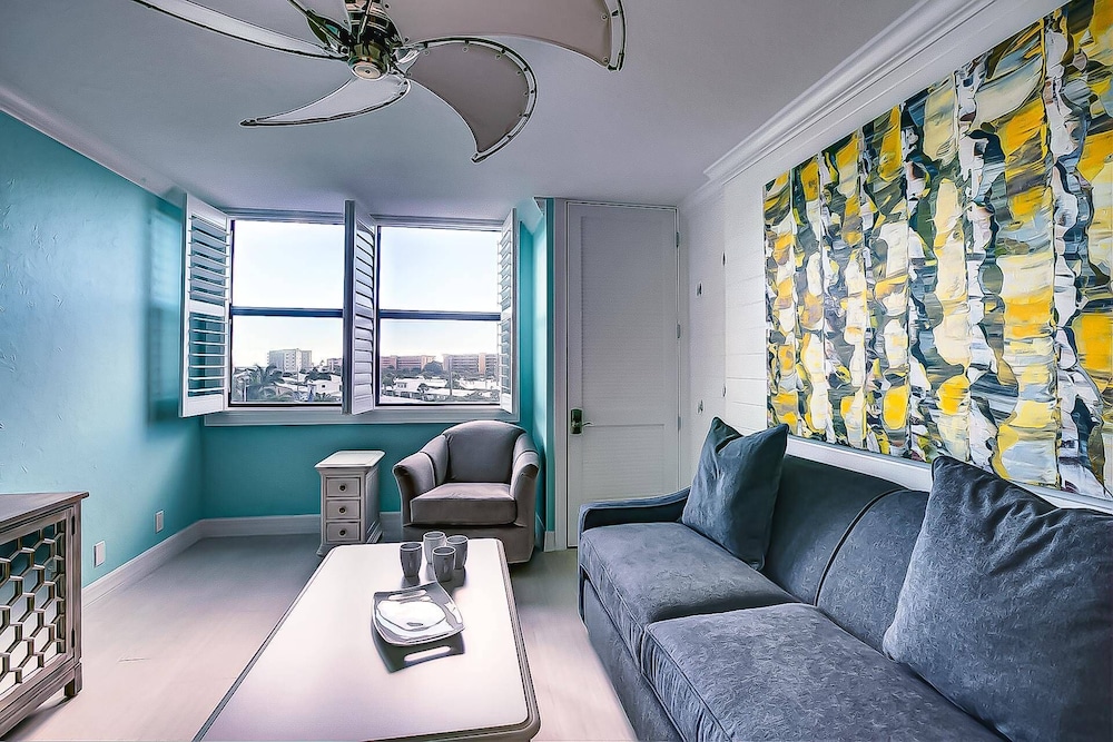 Harbor Towers 4th Fl Modern 3BR With Den - photo 18