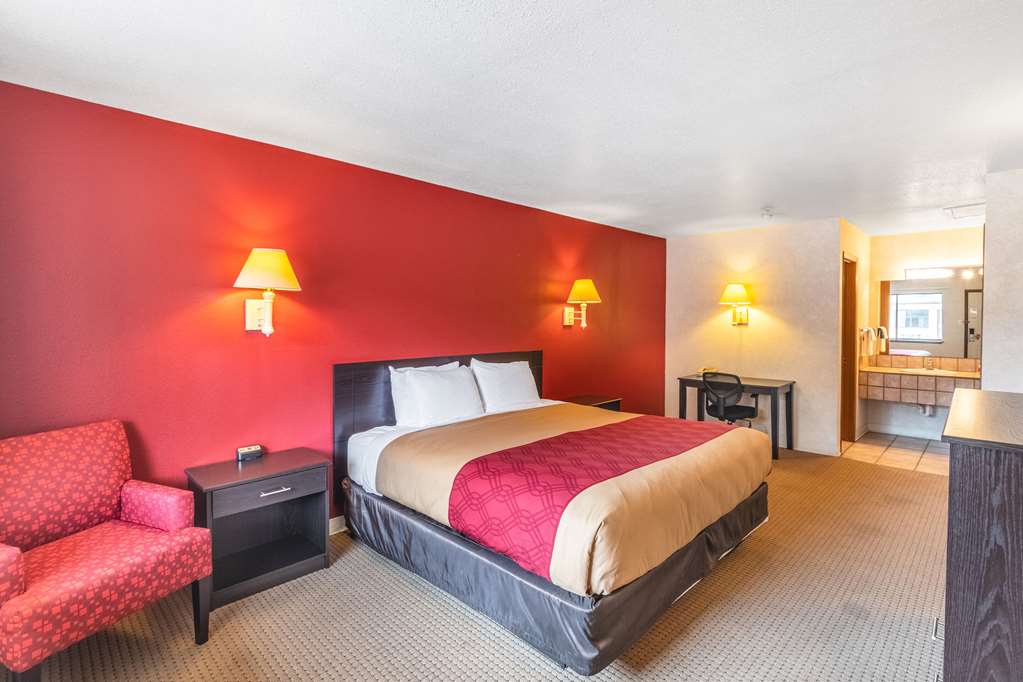 Econo Lodge Fredericksburg - photo 18