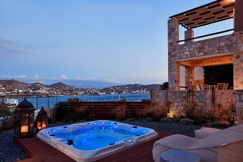 Plagia Villas — 4-Star Luxury Hotel in Ano Syros, Greece