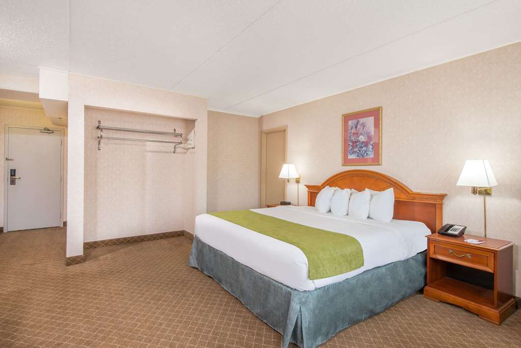 Ramada by Wyndham Cumberland Downtown - photo 9