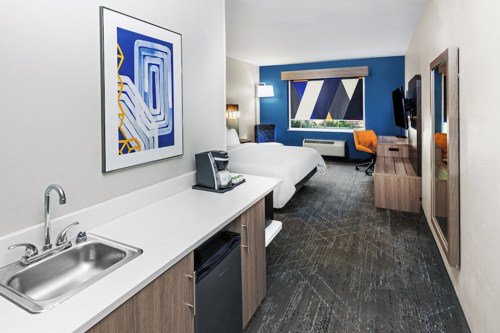 Holiday Inn Express and Suites Henderson by IHG - photo 31