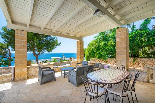 Villa Zinzulusa Rive del Salento — 4-Star Luxury Hotel in Acquarica Del Capo, Italy