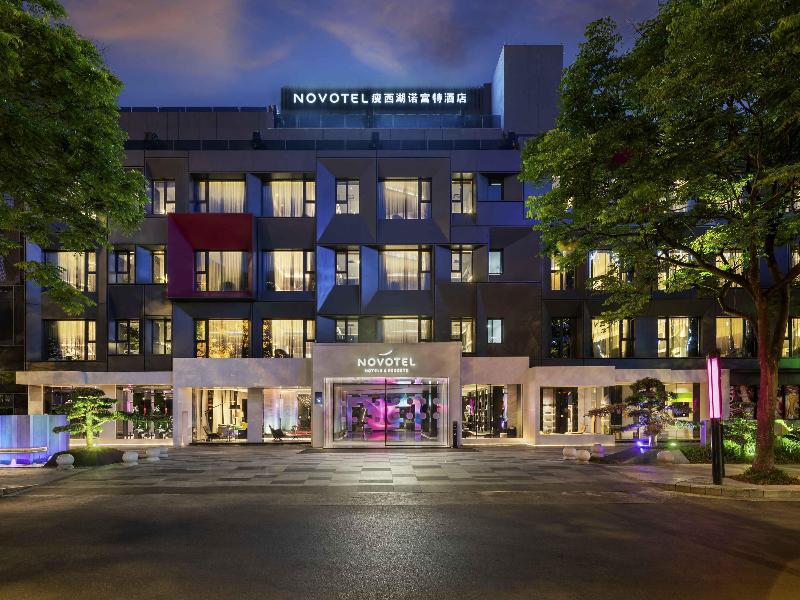 Novotel Yangzhou Slender West Lake — 4-Star Luxury Hotel in Yangzhou, People's Republic of China