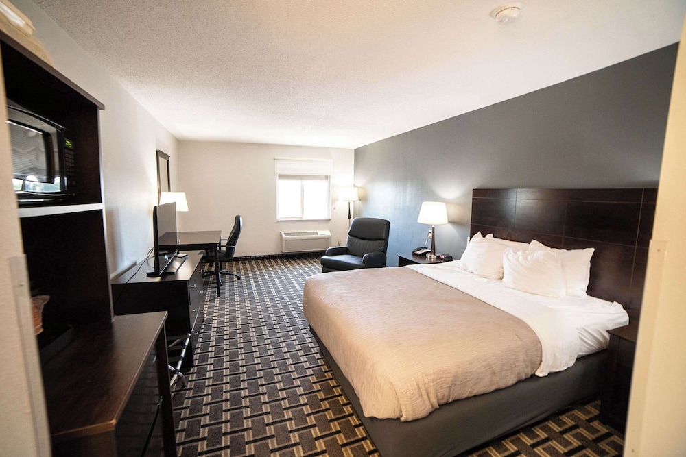 Quality Inn & Suites Watertown near Prairie Lakes Ice Arena - photo 20