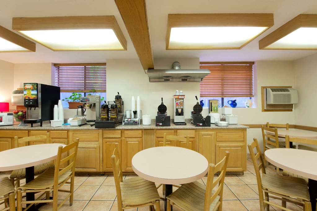 Super 8 by Wyndham Cortez Mesa Verde Area - photo 26