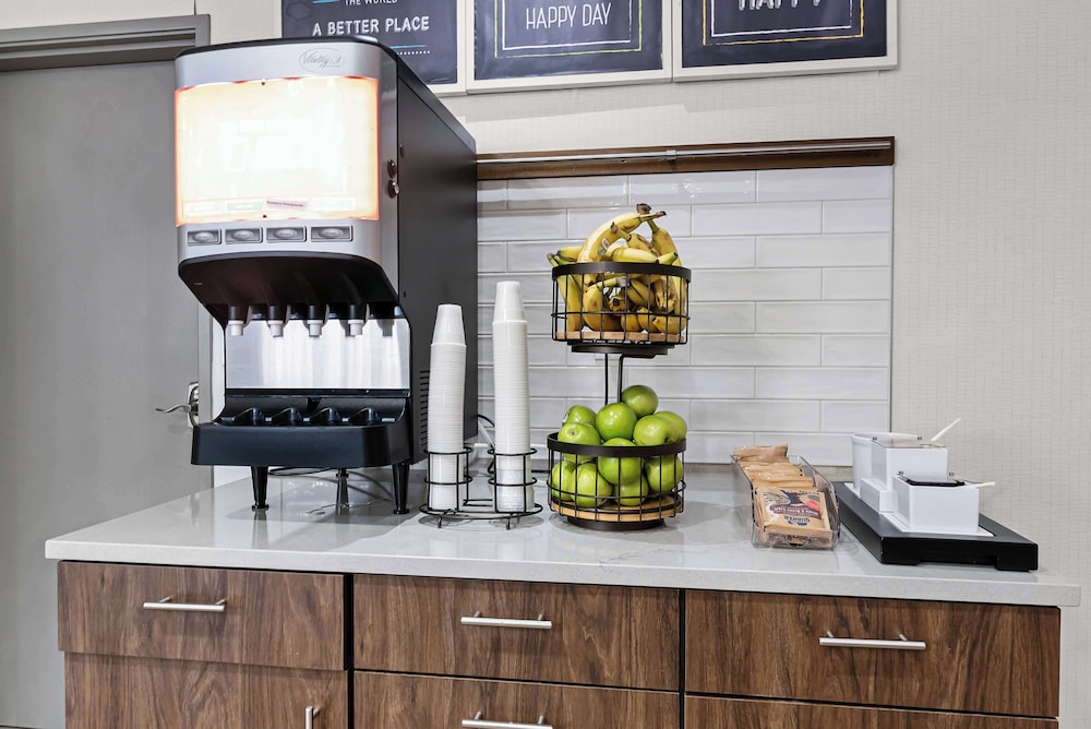 Hampton Inn Seguin - photo 52
