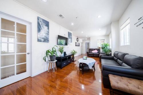 22ppl Garage Parking Btw Disney Hollywood Monterey Park Chinatown — hotel in Monterey Park