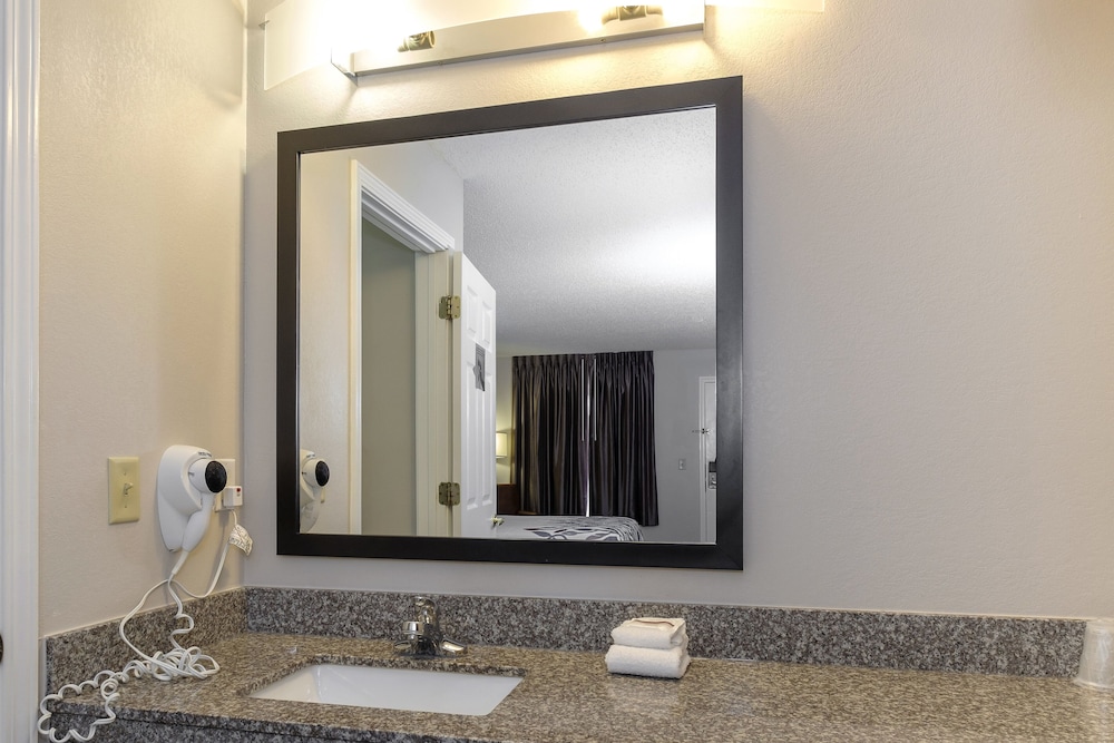 Red Roof Inn Defuniak Springs - photo 18