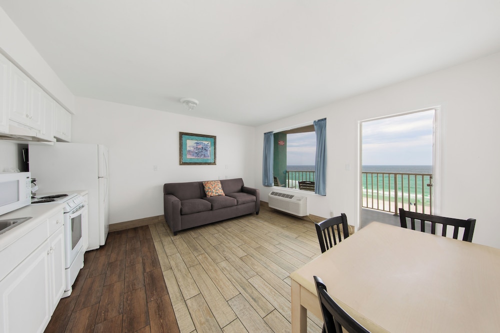 Holiday Terrace Beachfront Hotel a By The Sea Resort - photo 10