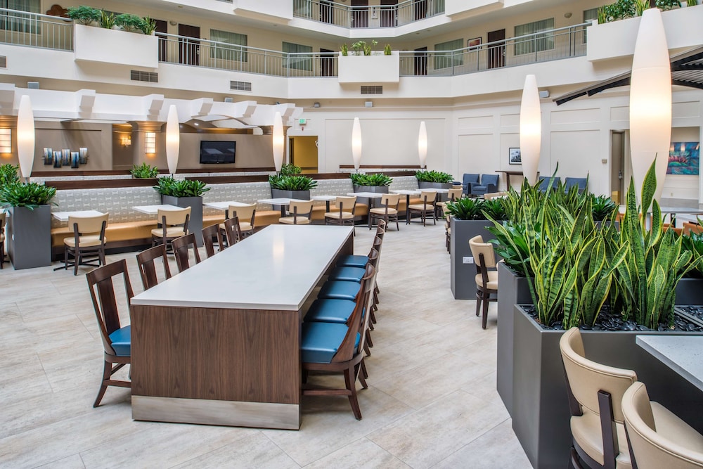Embassy Suites by Hilton Seattle Tacoma International Airport - photo 42