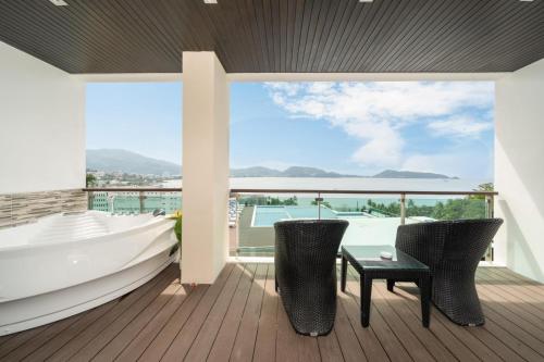 Spacious apartment with ocean view & jacuzzi — 4-Star Luxury Hotel in Phuket, Thailand