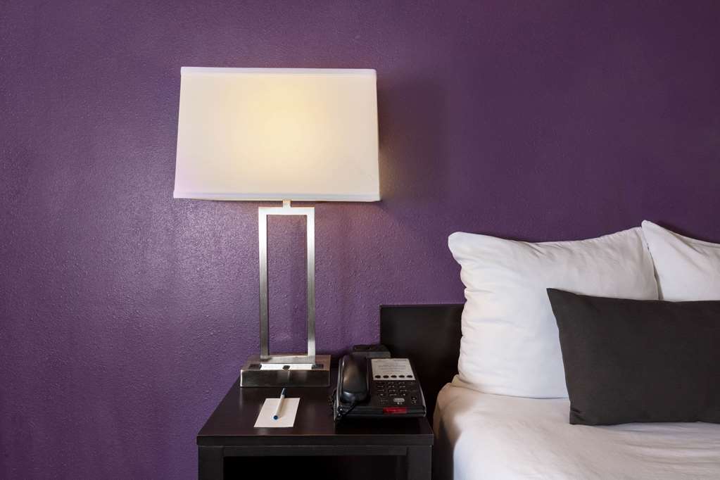 La Quinta Inn & Suites by Wyndham New York City Central Park - photo 13