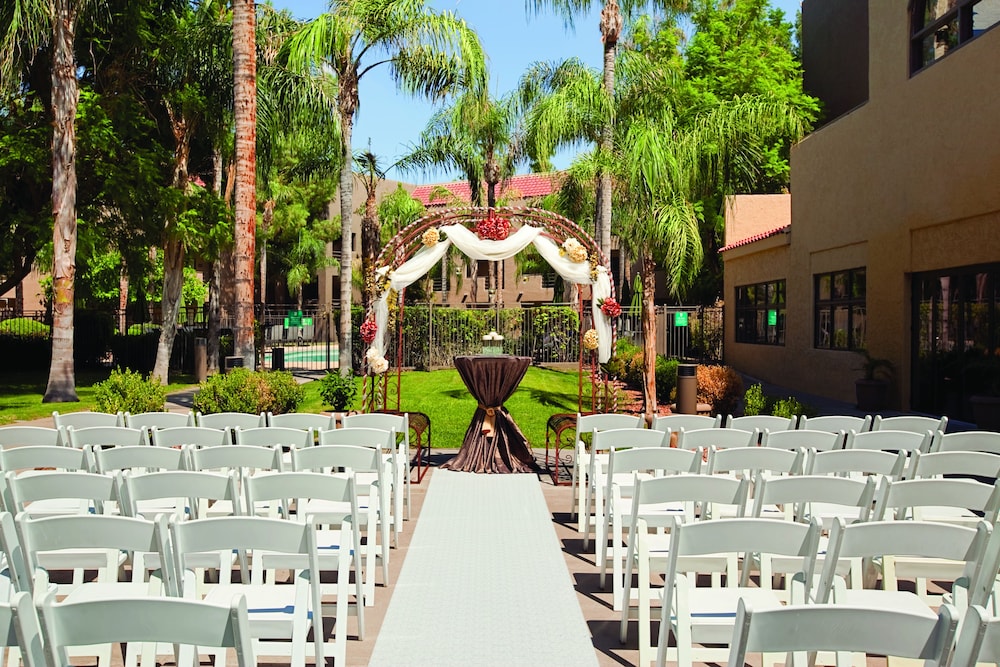 Embassy Suites by Hilton Phoenix Tempe - photo 42