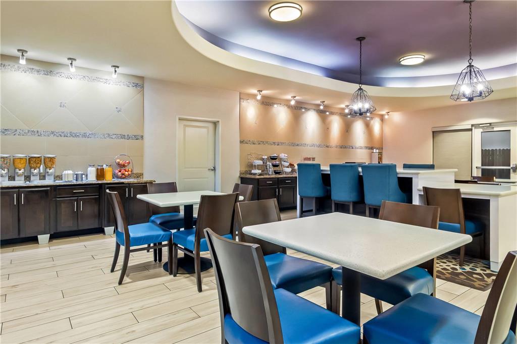La Quinta Inn & Suites by Wyndham Houston Energy Corridor - photo 7