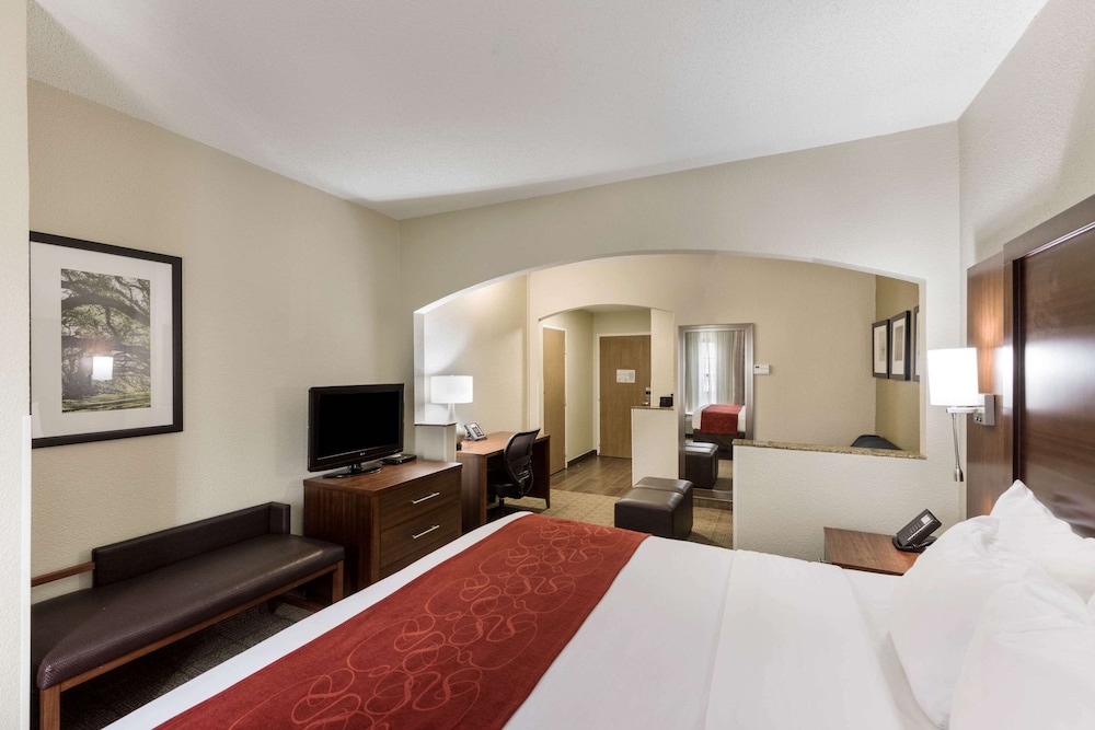 Comfort Suites Monroe - photo 33