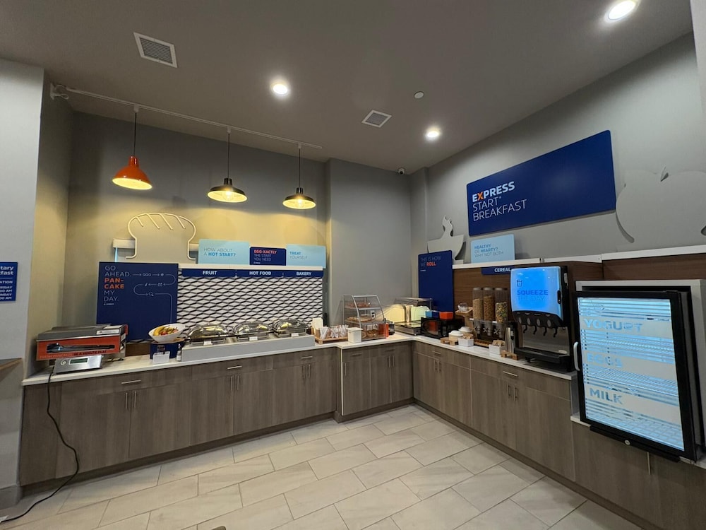Holiday Inn Express & Suites Bronx NYC an IHG Hotel - photo 30