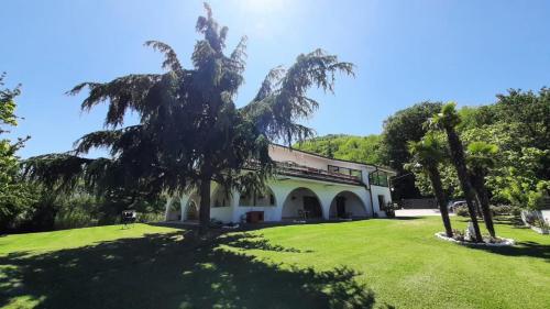 Cara Pace in collina per gruppi — 4-Star Luxury Hotel in Montefiore Conca, Italy