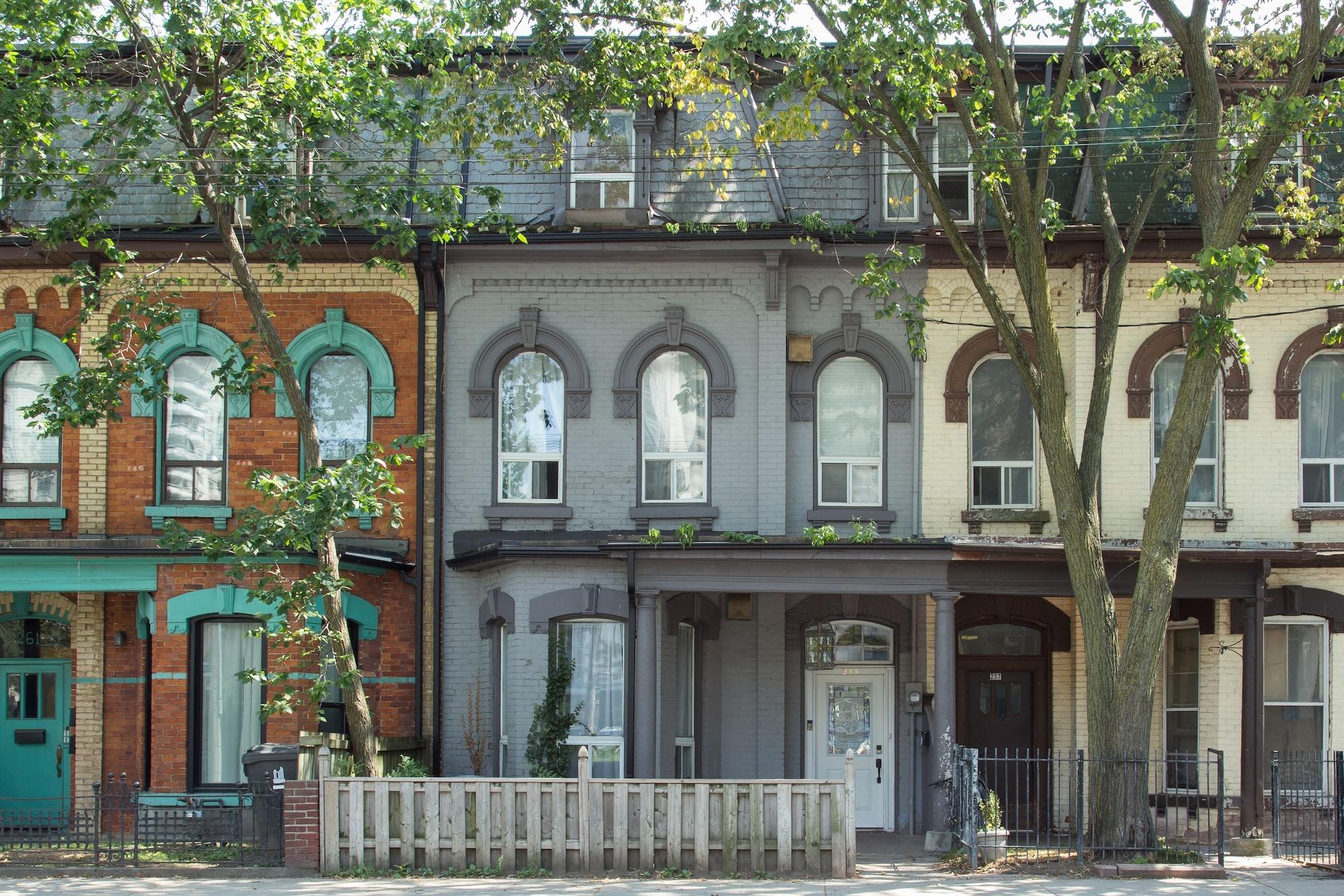 Elevate Rooms Taigh Ice Toronto